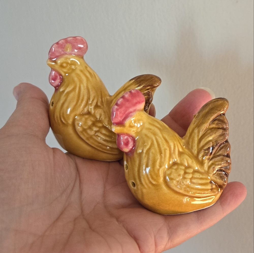 Vintage Chicken Hens Salt & Pepper Shakers